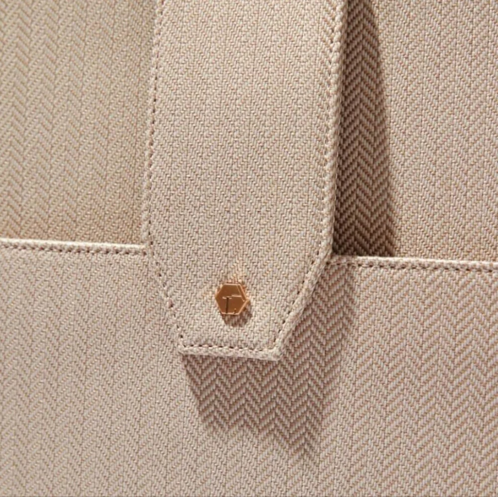 NWT Lindsay Albanese Limited Edition Daily Laptop Clutch